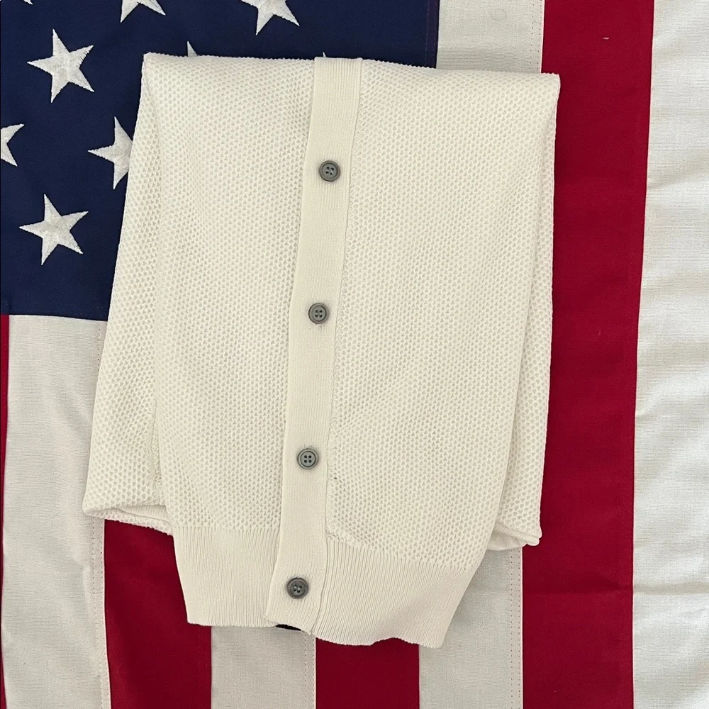 White Short Sleeve Button-Up Shirt - Picture 7 of 7